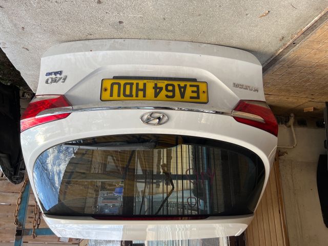 bontott HYUNDAI i40 Csomagtérajtó (Részeivel)