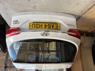 bontott HYUNDAI i40 Csomagtérajtó (Részeivel)