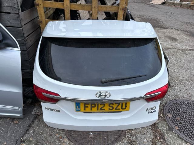 bontott HYUNDAI i40 Csomagtérajtó (Részeivel)