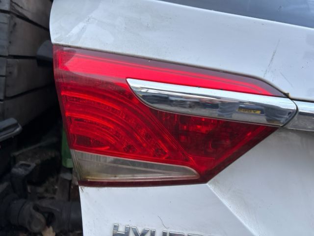 bontott HYUNDAI i40 Csomagtérajtó (Részeivel)