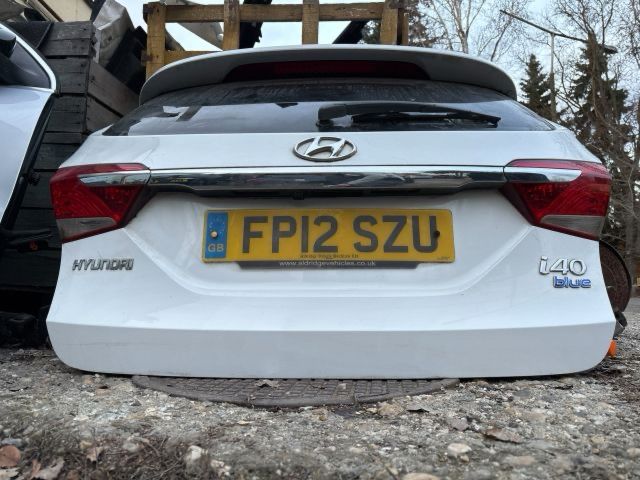 bontott HYUNDAI i40 Csomagtérajtó (Részeivel)