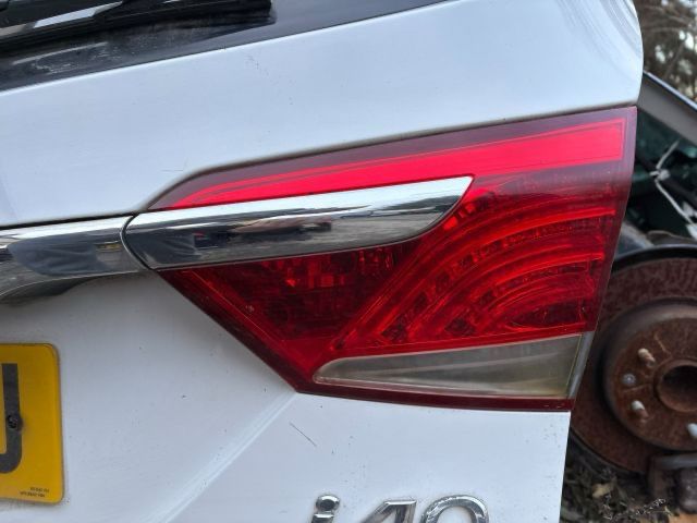 bontott HYUNDAI i40 Csomagtérajtó (Részeivel)