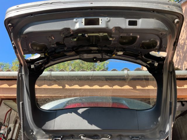 bontott HYUNDAI i40 Csomagtérajtó (Üres lemez)