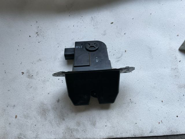 bontott HYUNDAI i40 Csomagtérajtó Zárszerkezet