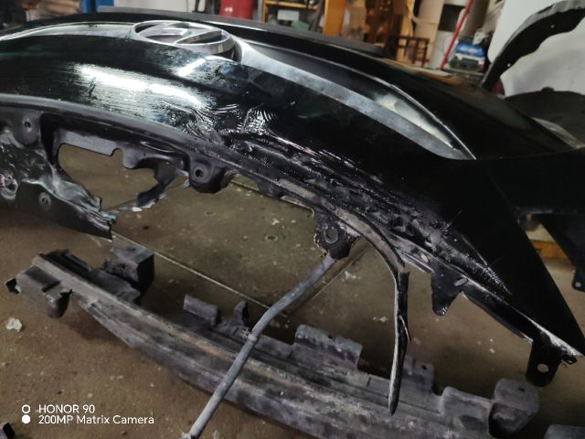 bontott HYUNDAI i40 Első Lökhárító (Részeivel)