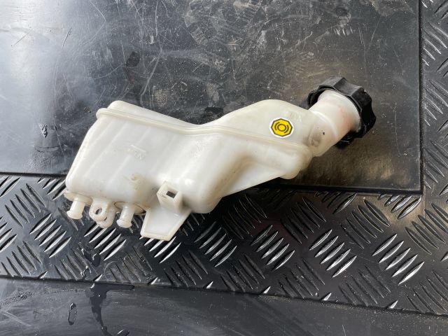 bontott HYUNDAI i40 Fékfolyadék Tartály