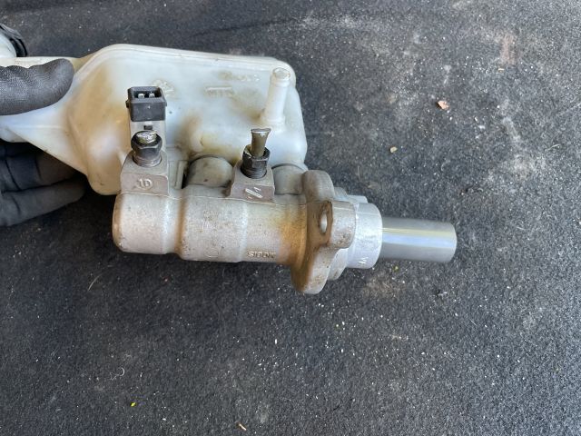 bontott HYUNDAI i40 Fékfolyadék Tartály