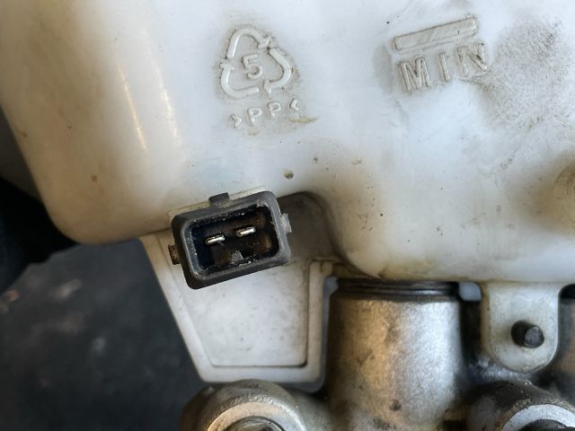 bontott HYUNDAI i40 Fékfolyadék Tartály