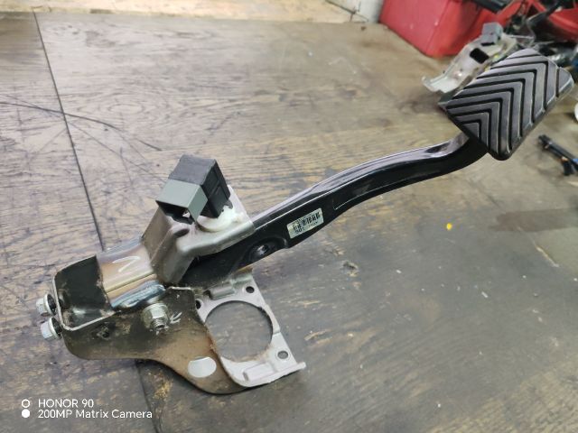 bontott HYUNDAI i40 Fékpedál