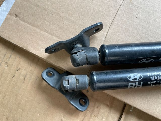 bontott HYUNDAI i40 Gázrugós Kitámasztó Teleszkóp Pár Csomagtérajtó