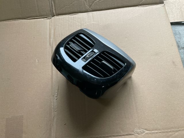 bontott HYUNDAI i40 Hátsó középső Szellőző