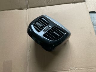 bontott HYUNDAI i40 Hátsó középső Szellőző