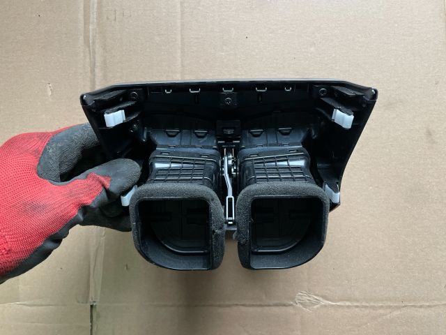 bontott HYUNDAI i40 Hátsó középső Szellőző