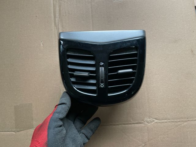 bontott HYUNDAI i40 Hátsó középső Szellőző