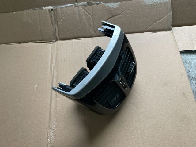 bontott HYUNDAI i40 Hátsó középső Szellőző