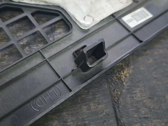 bontott HYUNDAI i40 Jobb Alsó Műszerfal Burkolat