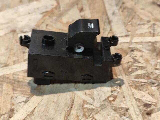 bontott HYUNDAI i40 Jobb első Ablakemelő Kapcsoló