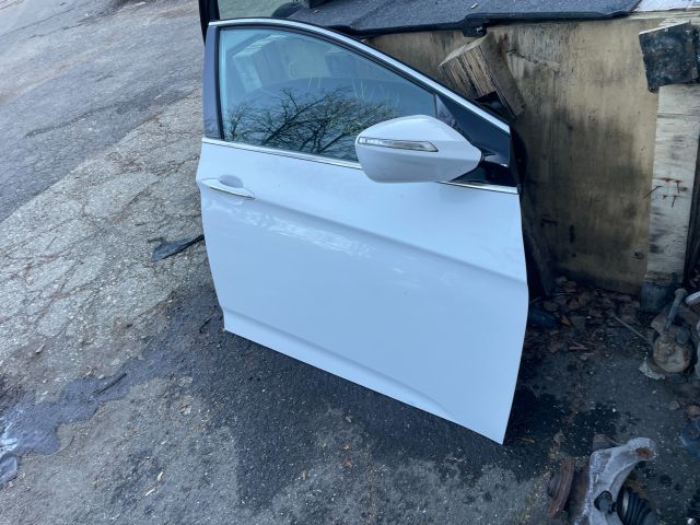 bontott HYUNDAI i40 Jobb első Ajtó (Részeivel)