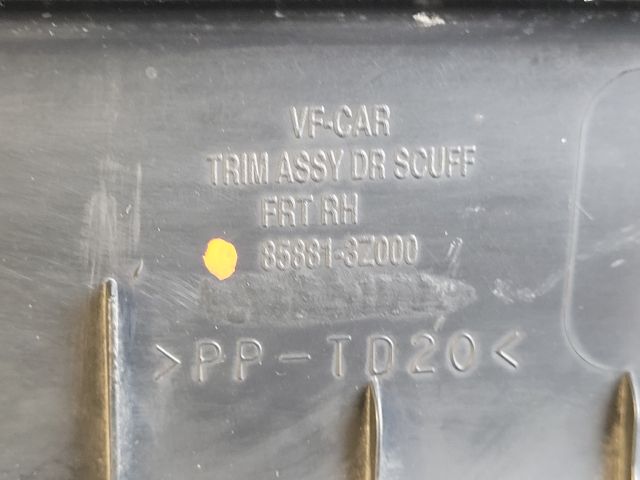 bontott HYUNDAI i40 Jobb első Belső Küszöb Burkolat