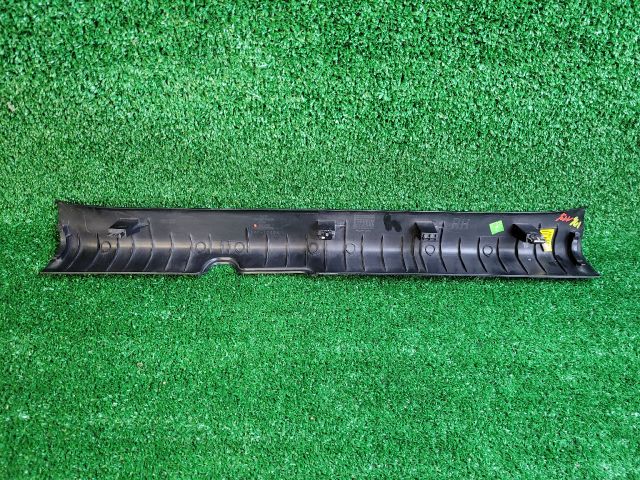 bontott HYUNDAI i40 Jobb első Belső Küszöb Burkolat