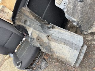 bontott HYUNDAI i40 Jobb első Első Dobbetét (Kerékjárati, Műanyag)