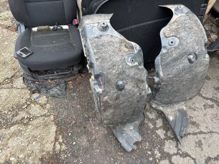 bontott HYUNDAI i40 Jobb első Első Dobbetét (Kerékjárati, Műanyag)