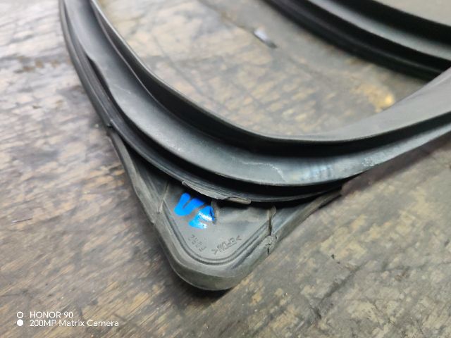 bontott HYUNDAI i40 Jobb első Gumikéder