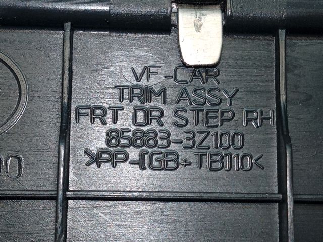 bontott HYUNDAI i40 Jobb első Küszöb Díszléc