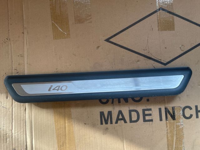 bontott HYUNDAI i40 Jobb első Küszöb Díszléc