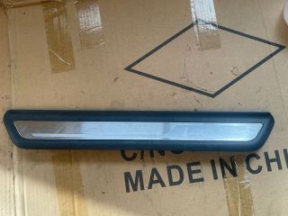 bontott HYUNDAI i40 Jobb első Küszöb Díszléc