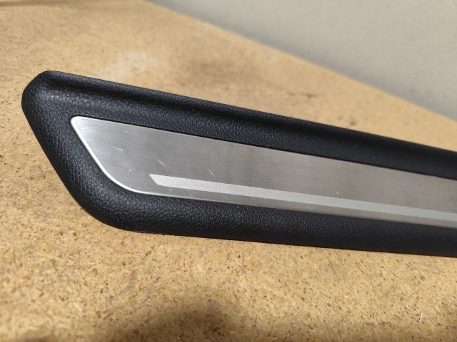 bontott HYUNDAI i40 Jobb első Küszöb Díszléc