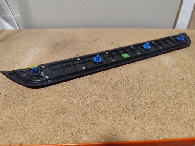 bontott HYUNDAI i40 Jobb első Küszöb Díszléc