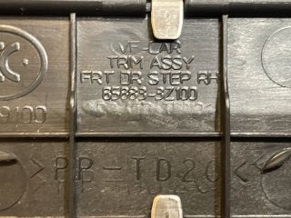 bontott HYUNDAI i40 Jobb első Küszöb Díszléc