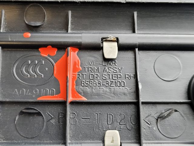 bontott HYUNDAI i40 Jobb első Küszöb Díszléc