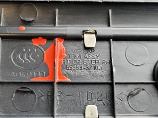 bontott HYUNDAI i40 Jobb első Küszöb Díszléc