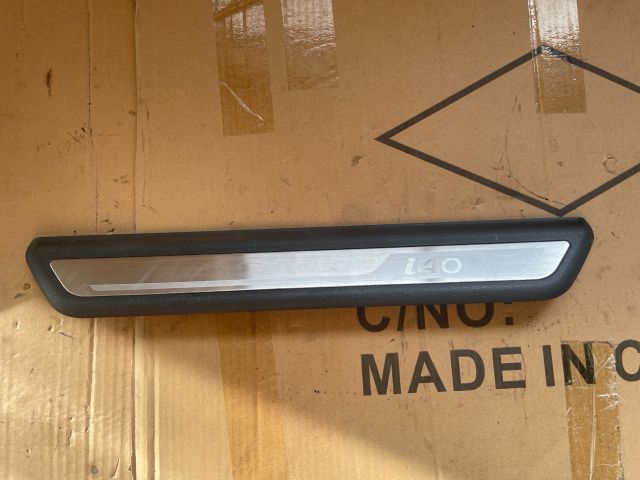 bontott HYUNDAI i40 Jobb első Küszöb Díszléc