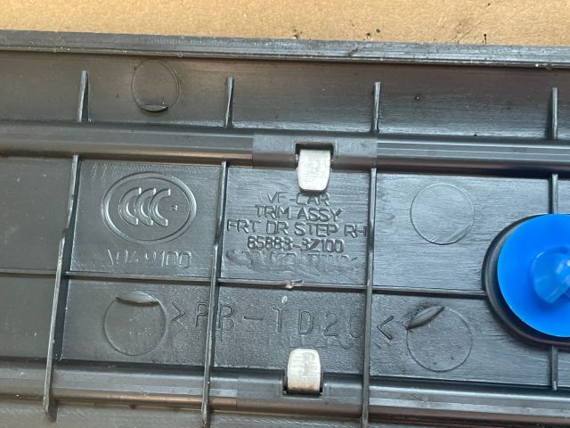 bontott HYUNDAI i40 Jobb első Küszöb Díszléc