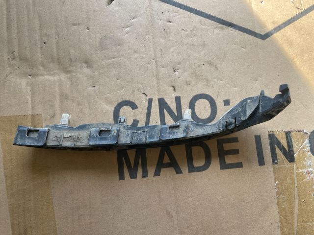 bontott HYUNDAI i40 Jobb első Oldal Lökhárító Tartó (Műanyag)