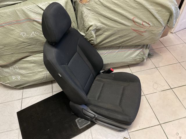 bontott HYUNDAI i40 Jobb első Ülés