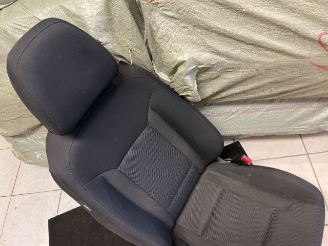 bontott HYUNDAI i40 Jobb első Ülés