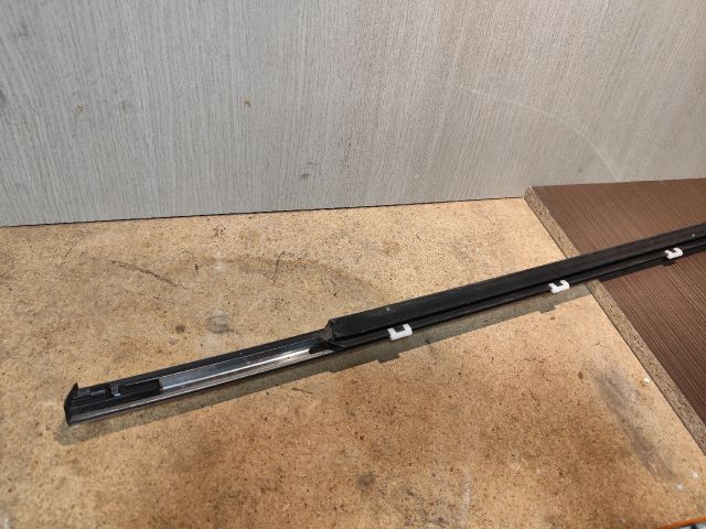 bontott HYUNDAI i40 Jobb első Vízlehúzó Gumicsík