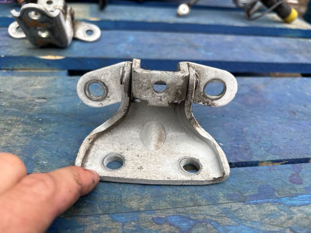 bontott HYUNDAI i40 Jobb első Zsanér