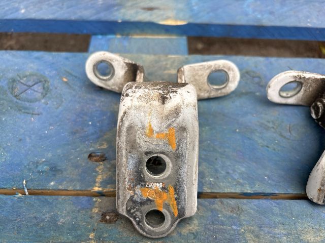 bontott HYUNDAI i40 Jobb első Zsanér