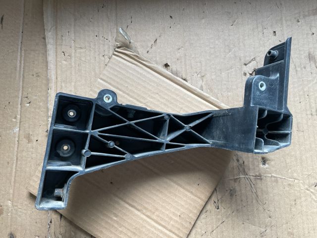 bontott HYUNDAI i40 Jobb Fényszóró Tartó