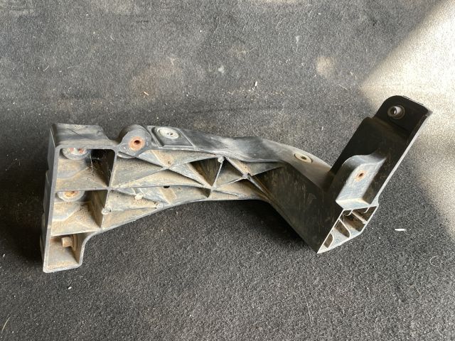 bontott HYUNDAI i40 Jobb Fényszóró Tartó