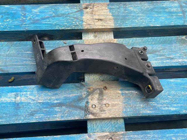 bontott HYUNDAI i40 Jobb Fényszóró Tartó