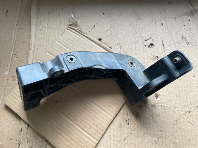 bontott HYUNDAI i40 Jobb Fényszóró Tartó