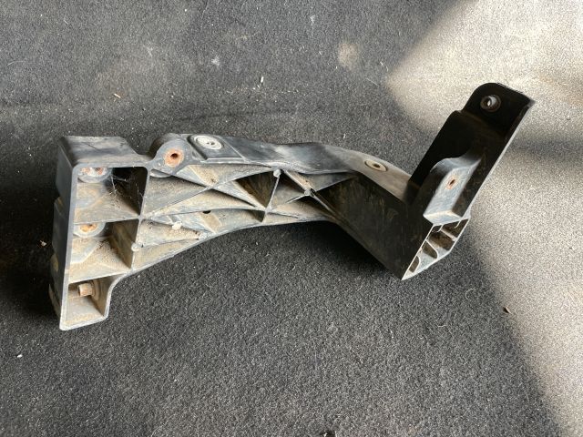 bontott HYUNDAI i40 Jobb Fényszóró Tartó