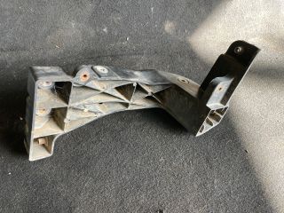 bontott HYUNDAI i40 Jobb Fényszóró Tartó