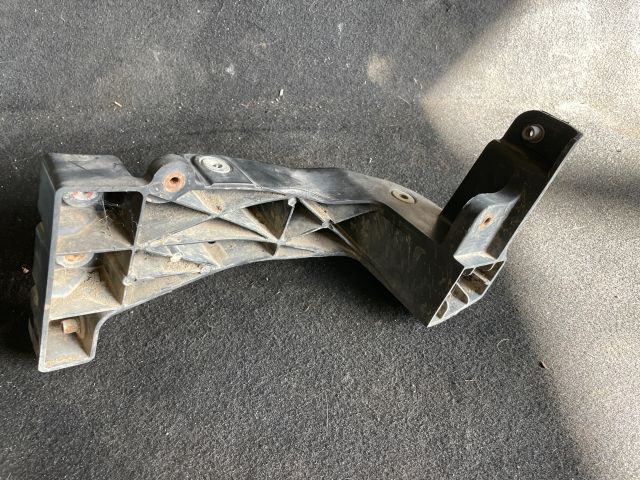 bontott HYUNDAI i40 Jobb Fényszóró Tartó